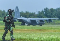 Latihan Militer Bersama...