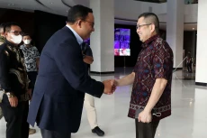 Berkunjung ke Redaksi...