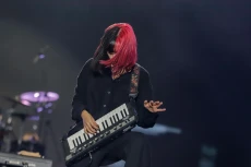 Aksi Isyana Sarasvati...