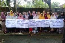 Emak-emak di Mataram...