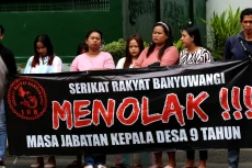 Warga Gelar Aksi Tolak...