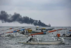 Kapal Tanker MT Christian...