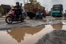 Jalan Rusak di Jalur...