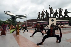 Menjaga Warisan Leluhur,...