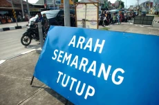 Jalan Tol Arah Jawa...