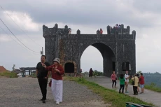 Wisata Alam Negeri Kahyangan...