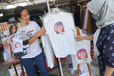 Warnai Pasar Kaos dan...