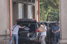 KPK Geledah Kantor PTPN...