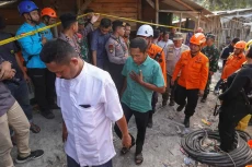 Hari Kelima Evakuasi,...