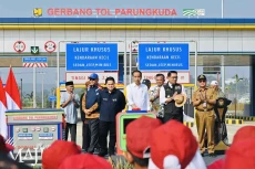 Presiden Jokowi Resmikan...