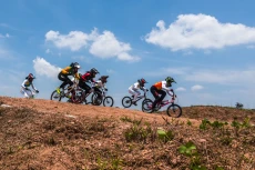 Potret Aksi Atlet BMX...