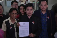 26 Artis Dilaporkan...