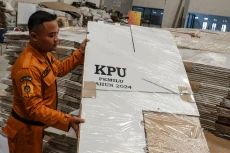 8.875 Kotak Suara untuk...