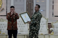 Korps Marinir Raih Penghargaan...