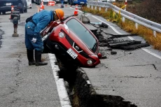 Dahsyatnya Gempa Merobek...