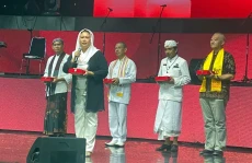 Yenny Wahid Raih Penghargaan...