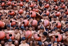 Ritual Magh Mela, Pemandian...