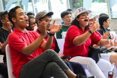 Keseruan Nobar Final...