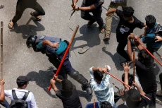 Polisi dan Mahasiswa...