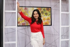 Risa Amelia Hadirkan...