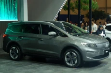Peluncuran Mobil Listrik...