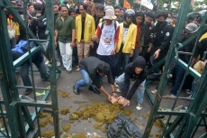 Tolak Efisiensi Anggaran,...