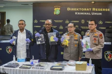24 Saksi dan 103 Barang...