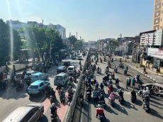 Lalu Lintas di Sekitar...