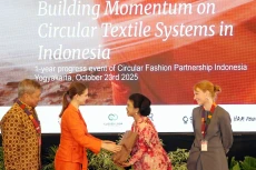 Membangun Momentum untuk...