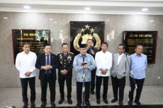 Rapat Perdana Komisi...