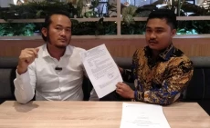 Putusan Sela Bebaskan...