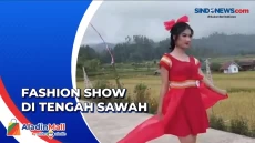 Melihat Fashion Show...