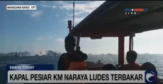 Kapal KM Naraya Terbakar...