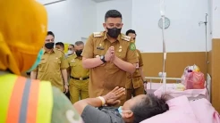 Bobby Nasution Jenguk Petugas Melati Korban Begal, Beri Uang Beli Motor Baru