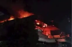 Dituduh Memiliki Ilmu Hitam Parakang, Rumah Dukun di Tanjung Tiram Dibakar Massa