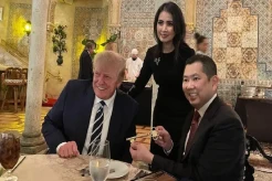 Makan Malam Bersama di Florida, Donald Trump Hadiahi HT Kunci Khusus Masuk Gedung Putih