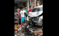 Pensiunan Tabrak 2 Pemotor, 1 Tewas dan Lainnya Kritis