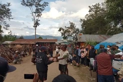 Pasukan TNI dan Polisi...