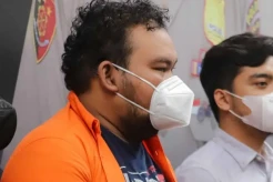 Jadi Tersangka, Komika...
