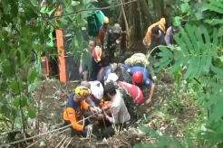 Truk Terjun ke Jurang Sedalam 30 Meter di Kota Batu, Sopir Tewas Terjepit