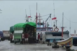 Sejumlah Kapal Urung Melaut karena Angin Kencang dan Gelombang Tinggi