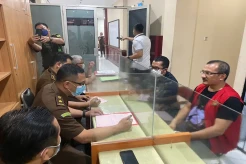 Penampakan Ferdinand Hutahaean Berompi Merah di Kejari Jakpus
