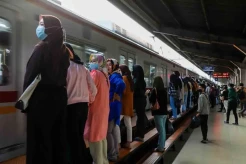 Kasus Covid-19 Hampir Sentuh Angka 5.000 Sehari, Satgas Sebut Belum Ada Pengetatan Angkutan Massal
