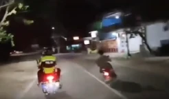 Polisi dan Pemotor Kejar-kejaran di Jalan Raya Bulukumba,saat Diamankan Ketahuan Bawa Badik