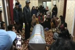 Tangis Haru Sambut Kedatangan Jenazah DJ Indah Cleo Korban Kerusuhan Brutal di Sorong