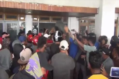 Ricuh! Ratusan Buruh Pelabuhan Ngamuk dan Usir Pegawai DPRD Sultra