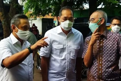 Warga Antre Panas-panasan Beli Minyak Goreng, Catat! Ini Janji Menteri Perdagangan