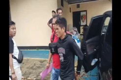Masih Percaya Dukun,...