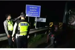 Baru 6 Bulan Dibangun, Jembatan Ngantru Nyaris Runtuh Ditabrak Truk Semen