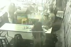 Asyik Nikmati Bebek Goreng Bersama Pasangan, Tas Wanita Ini Raib Digondol Maling